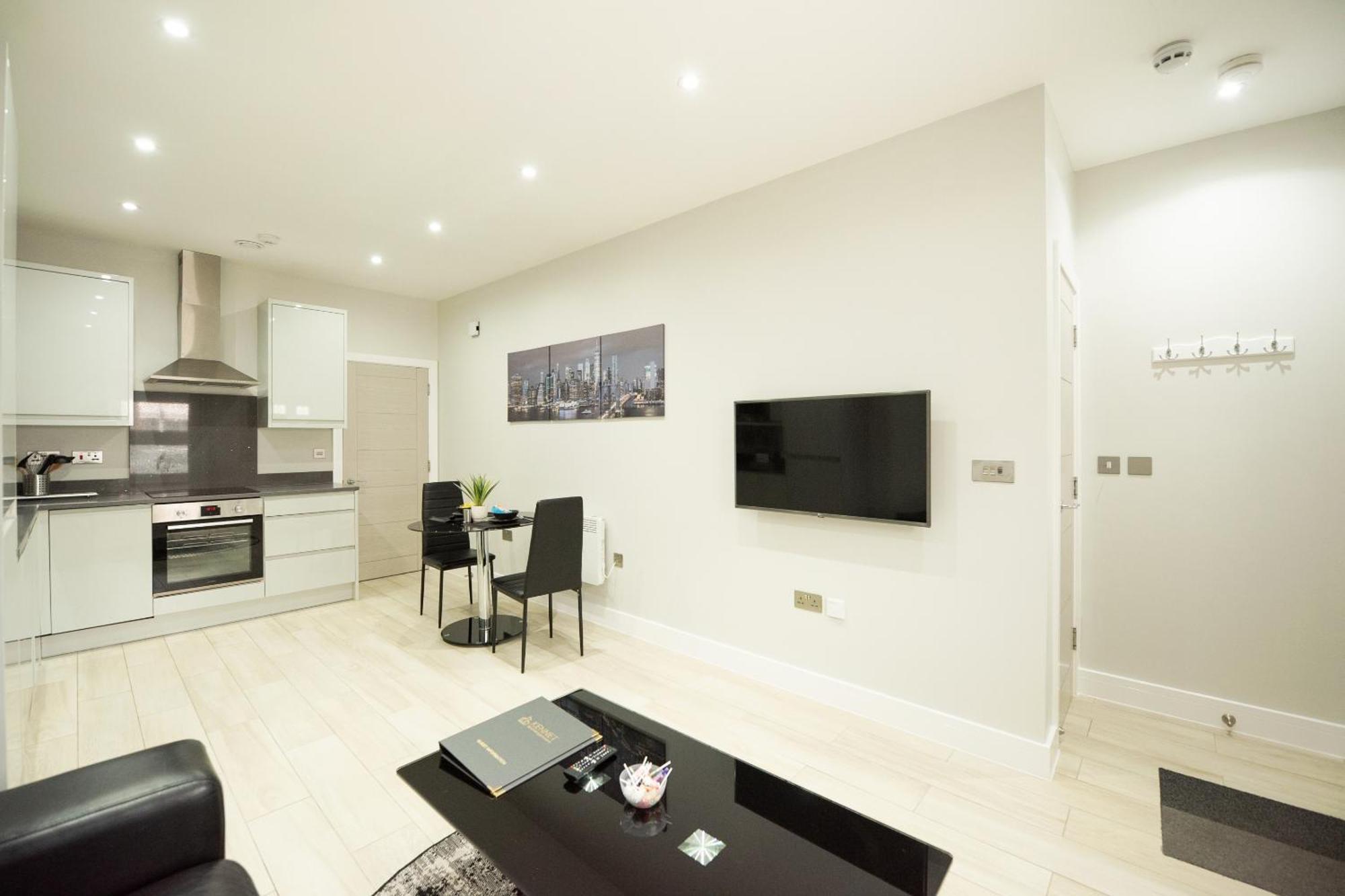 Elm House Apartment *